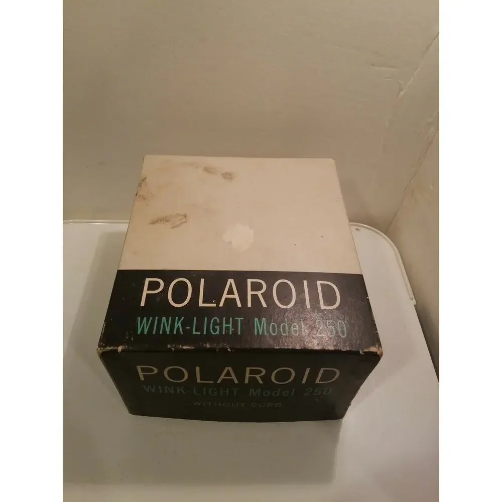 Vintage Polaroid Wink Light Flash Model 250 in original Box Untested